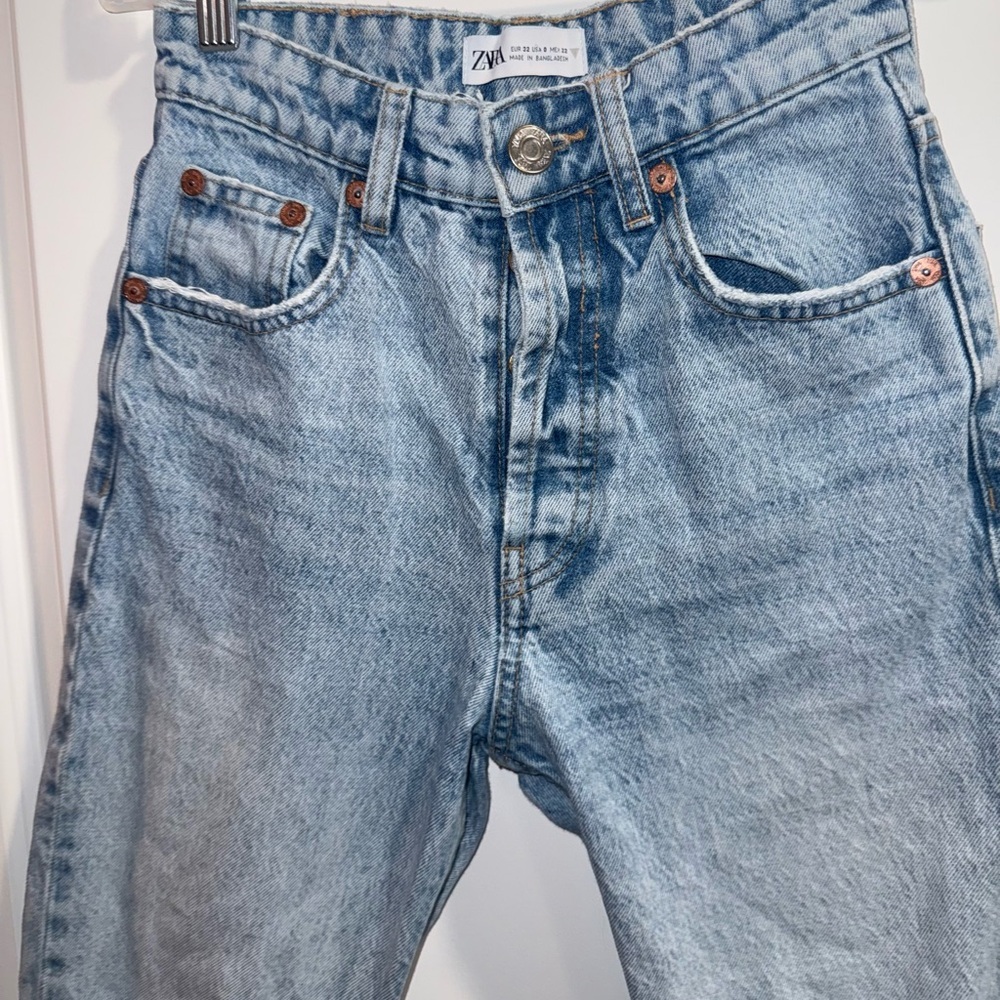 Zara Women Light Blue Denim Boyfriend Y2K Jeans with distressed hem Size 0 - Picture 3 of 16